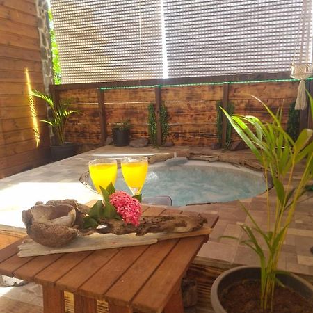 Kami Lodge F3 Jacuzzi Riviere-Salee Buitenkant foto